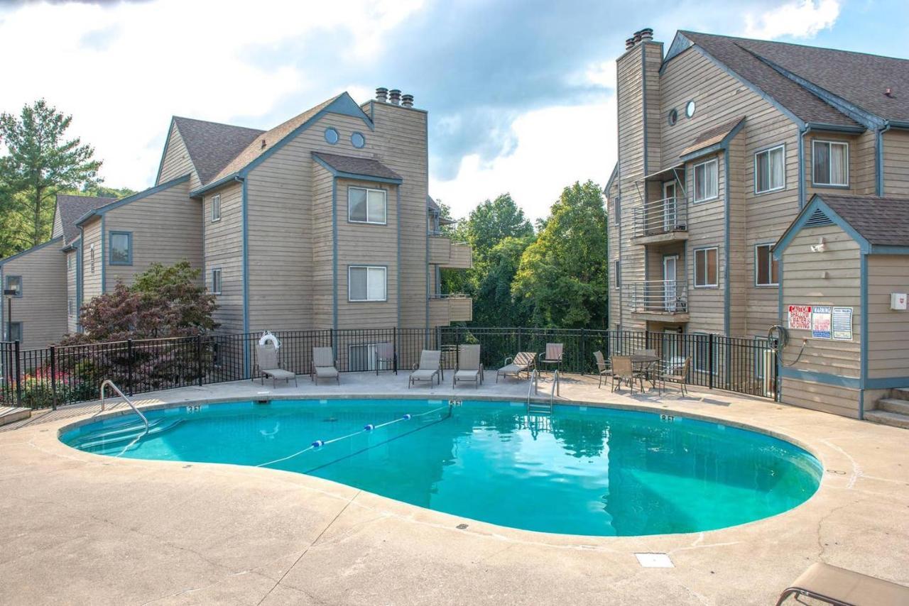 Sky High Views!!-Peak Mountaintop-Outdoor Pool-Close To Downtown-Private Balcony-Wifi-Cable 개틀린버그 외부 사진