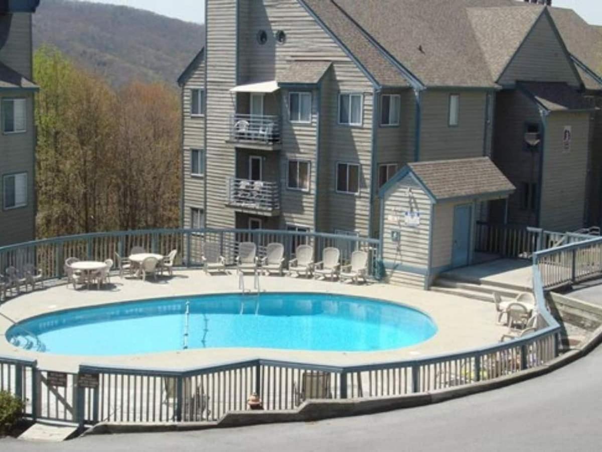Sky High Views!!-Peak Mountaintop-Outdoor Pool-Close To Downtown-Private Balcony-Wifi-Cable 개틀린버그 외부 사진