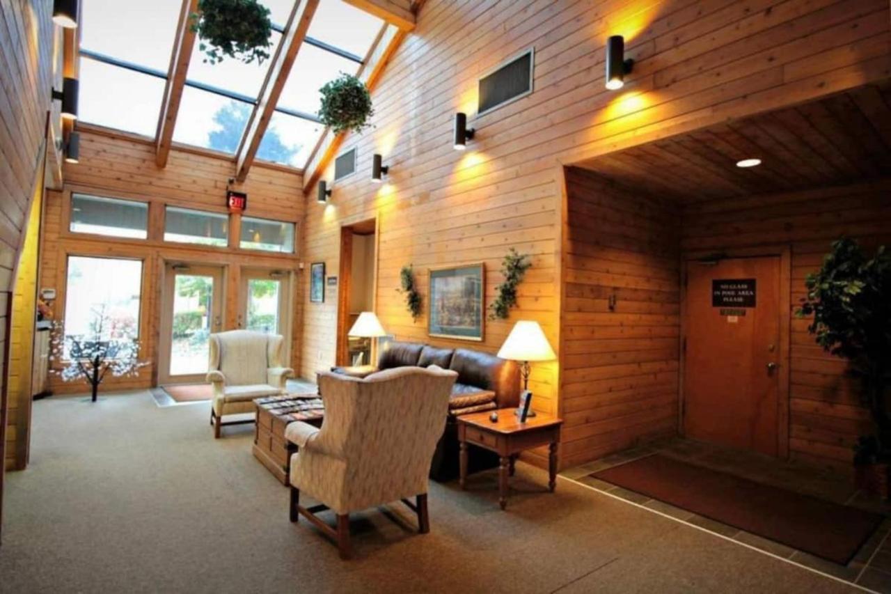 Sky High Views!!-Peak Mountaintop-Outdoor Pool-Close To Downtown-Private Balcony-Wifi-Cable 개틀린버그 외부 사진
