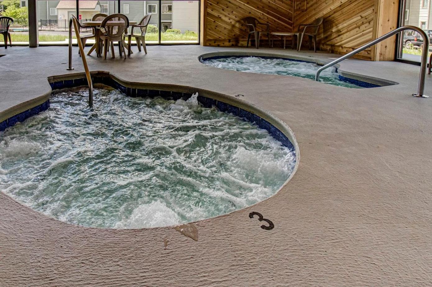 Sky High Views!!-Peak Mountaintop-Outdoor Pool-Close To Downtown-Private Balcony-Wifi-Cable 개틀린버그 외부 사진